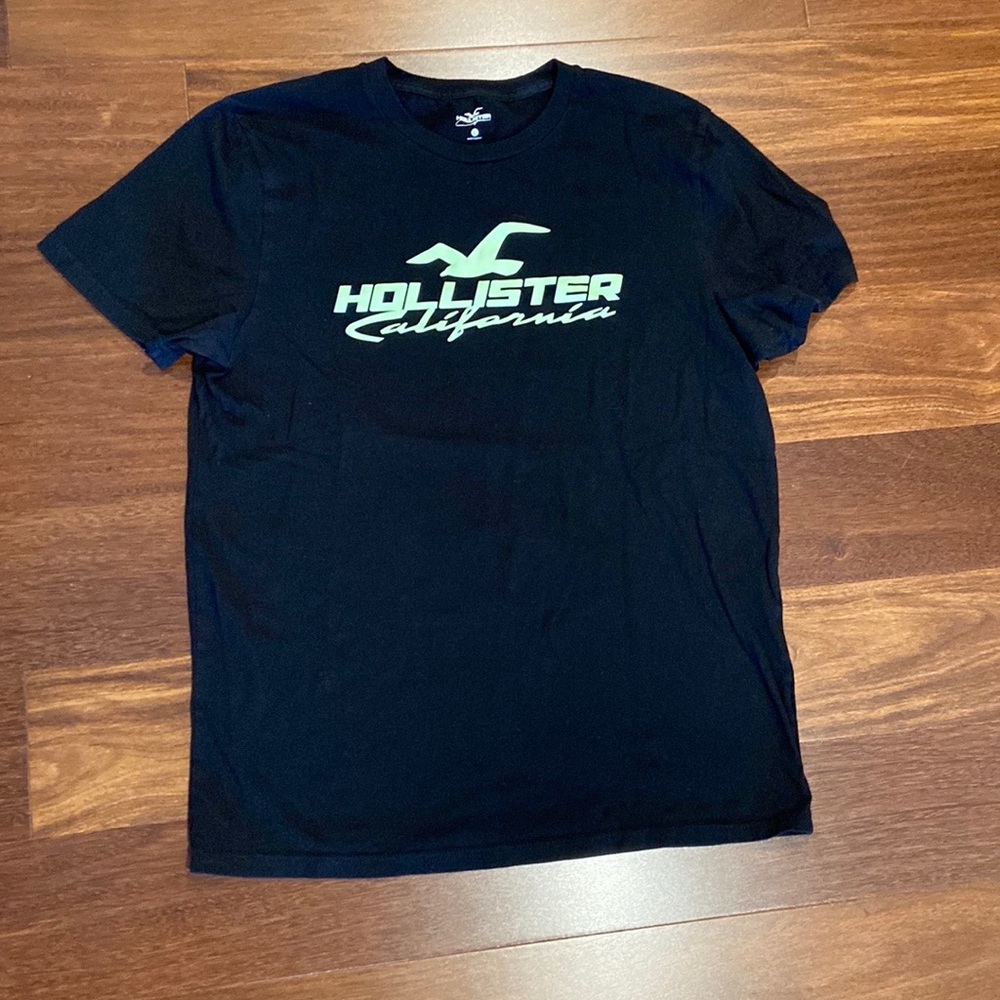 Sale‼️ 2/$20 ⬇️ Men’s Hollister size Large T-shirt